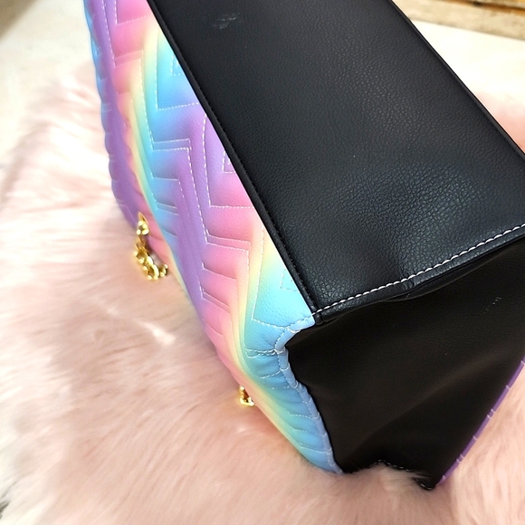 RARE FIND!! BRAND NEW BETSEY JOHNSON RAINBOW QUILTED TOTE HANDBAG - Picture 8 of 9